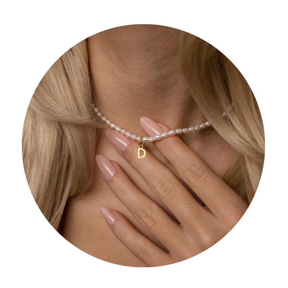 Damen Halskette mit zartem Perlenmuster und personalisiertem Anhänger Shop Nory
