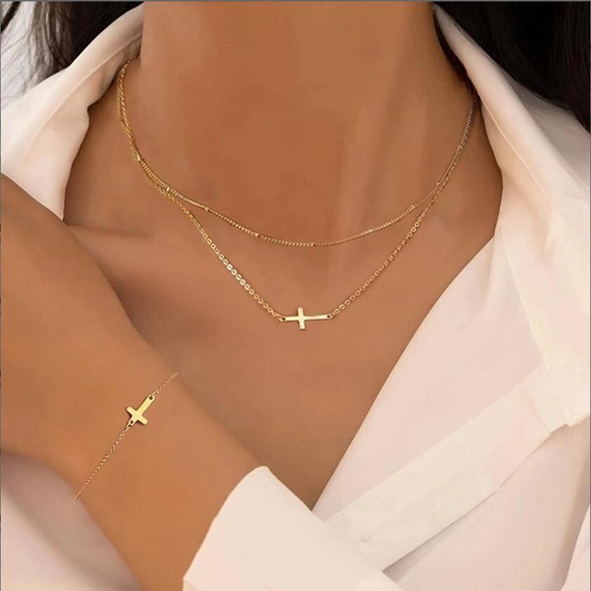 Damen mehrlagige Halskette und Armband-Set mit minimalistischen Kreuzanhängern Shop Nory
