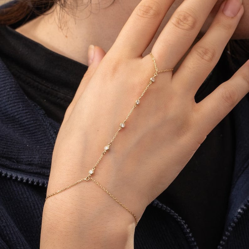 Damen Armband mit funkelnden Kristall-Elementen und eleganter Gliederstruktur Shop Nory