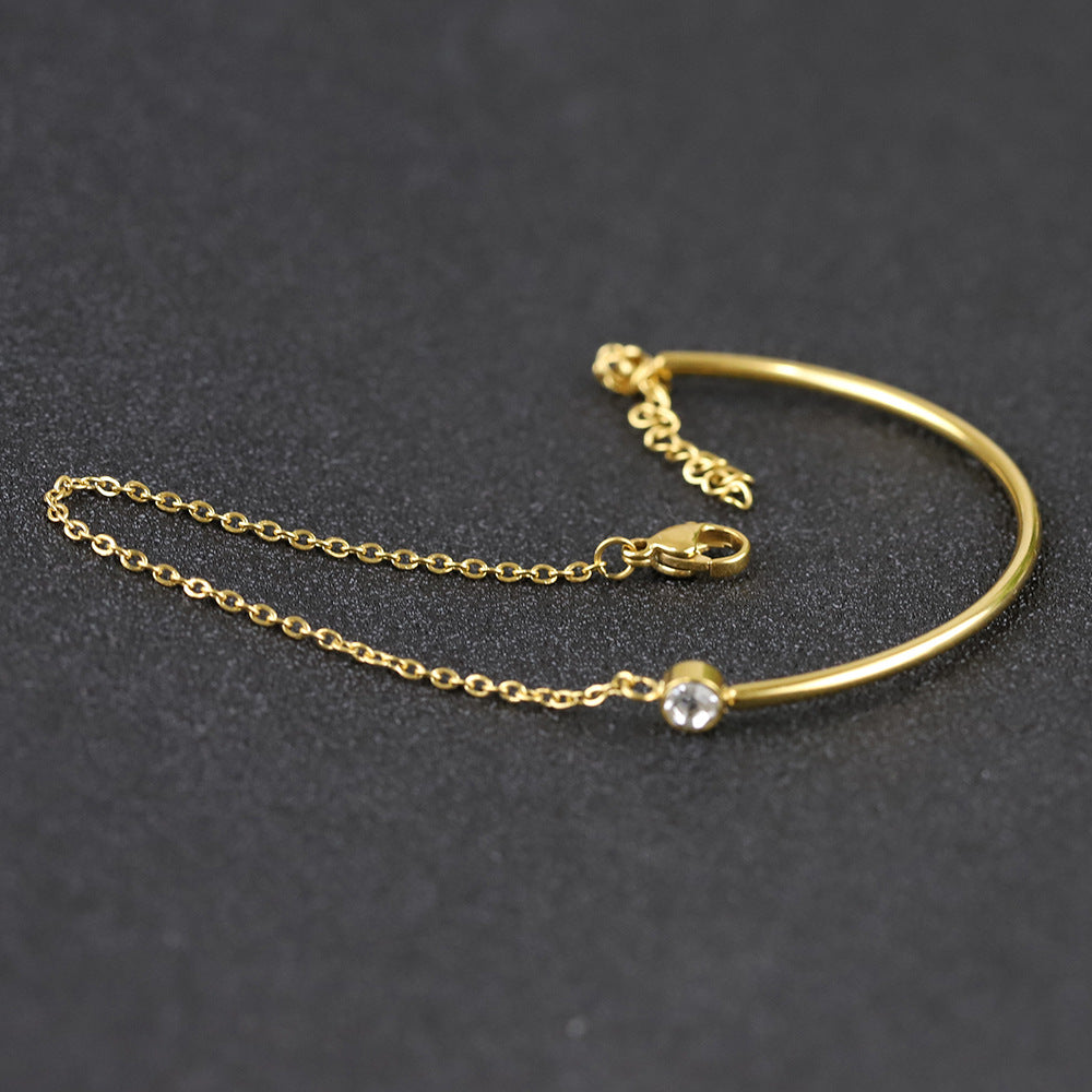 Damen Armband mit modernem minimalistischem Design und funkelndem Kristallelement Shop Nory