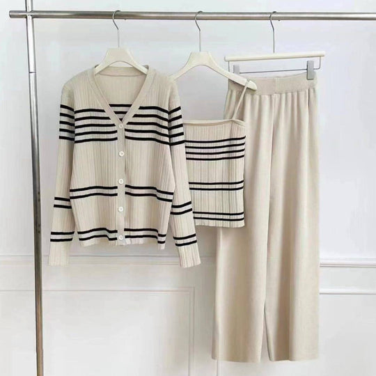 Damen Strick-Loungewear-Set aus Feinripp mit Button-Cardigan, Spaghetti-Top und weitem Jogger Shop Nory