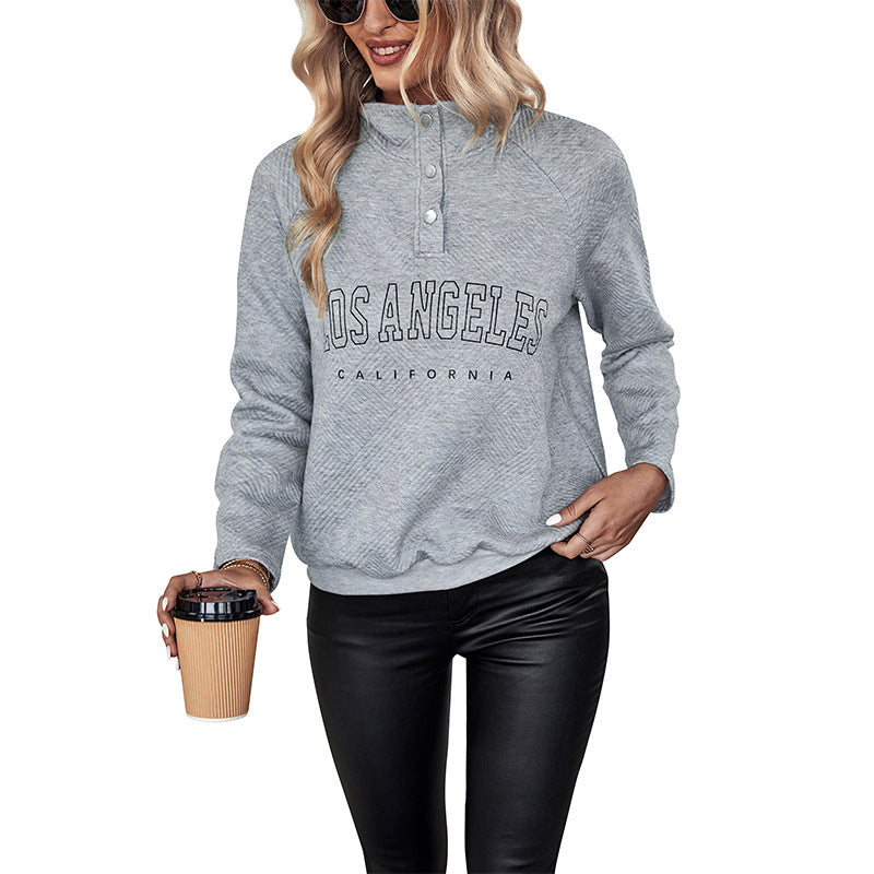 Damen Quilted-Sweatshirt mit Stehkragen, Druckknopfleiste und College-Print Shop Nory