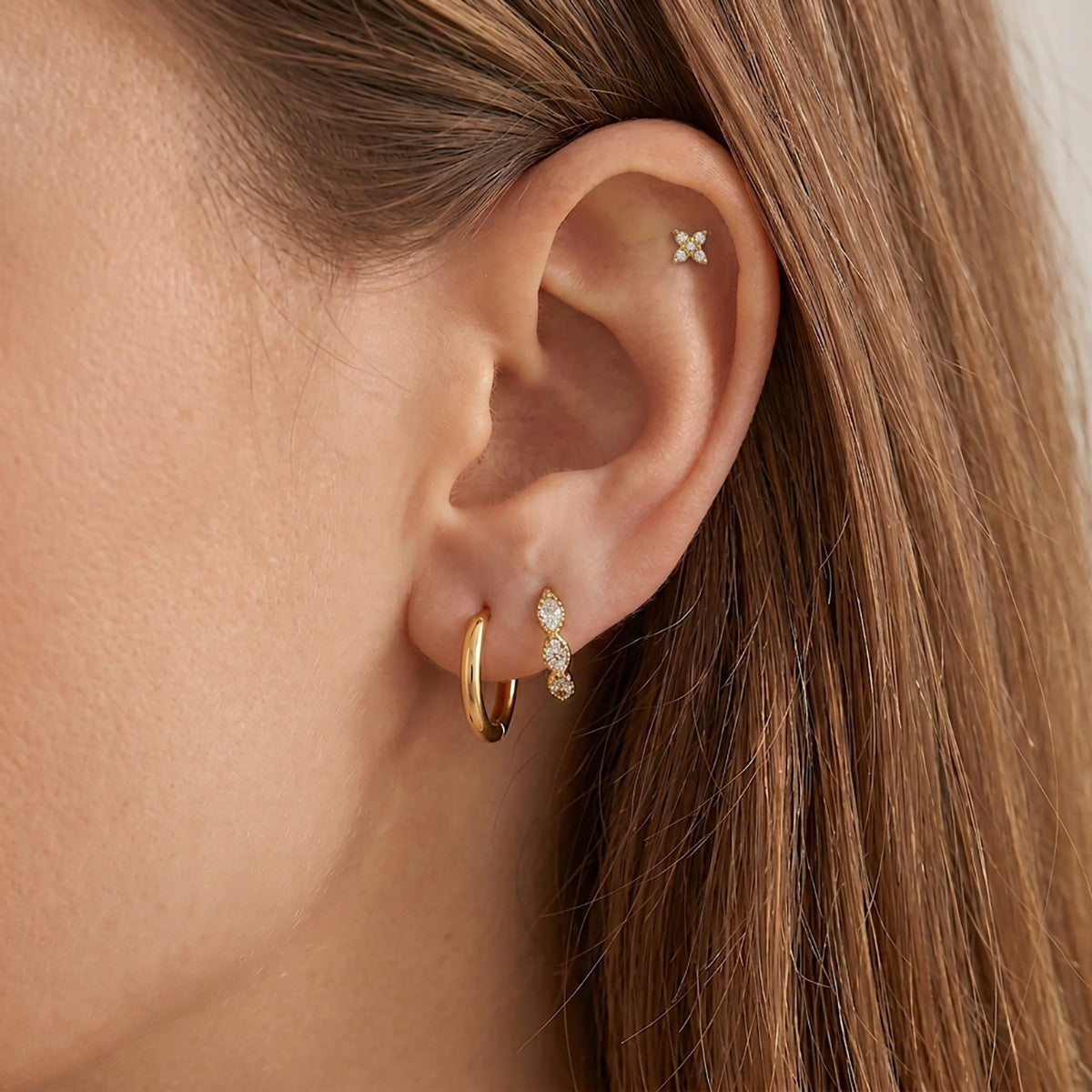 Damen Ohrhänger mit funkelnden blauen Zirkonia und hypoallergenem Edelstahl Shop Nory