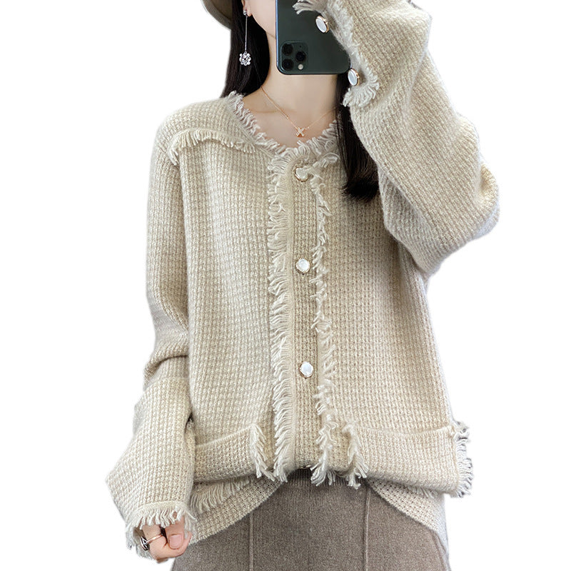 Damen Strickcardigan mit Fransenblende, Perlmuttknopfleiste und aufgesetzten Taschen Shop Nory