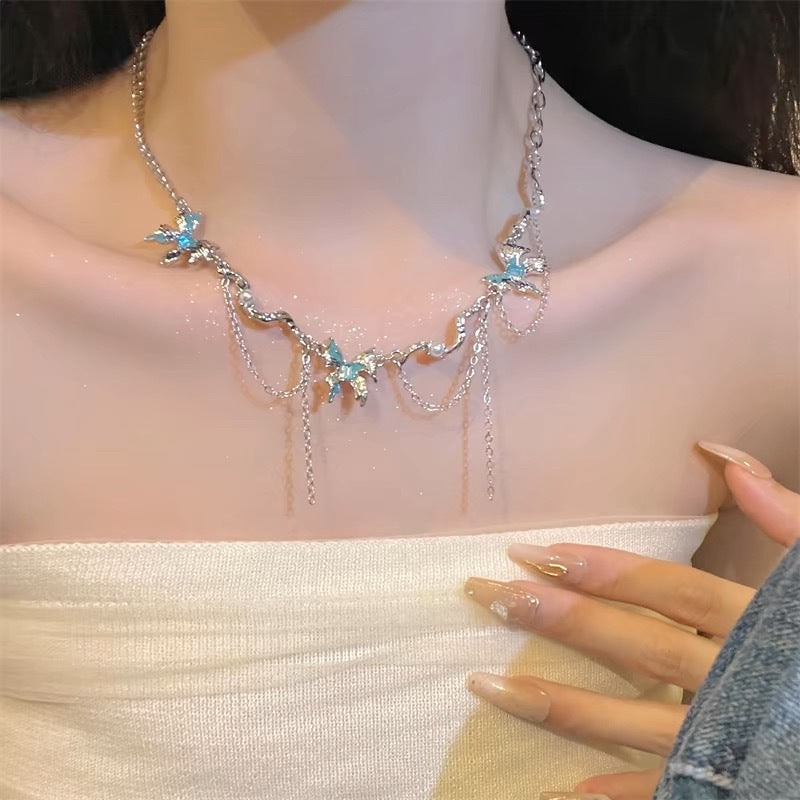 Damen Halskette mit filigranem Doppelanhänger aus einzigartigen Schmetterlings-Design Shop Nory