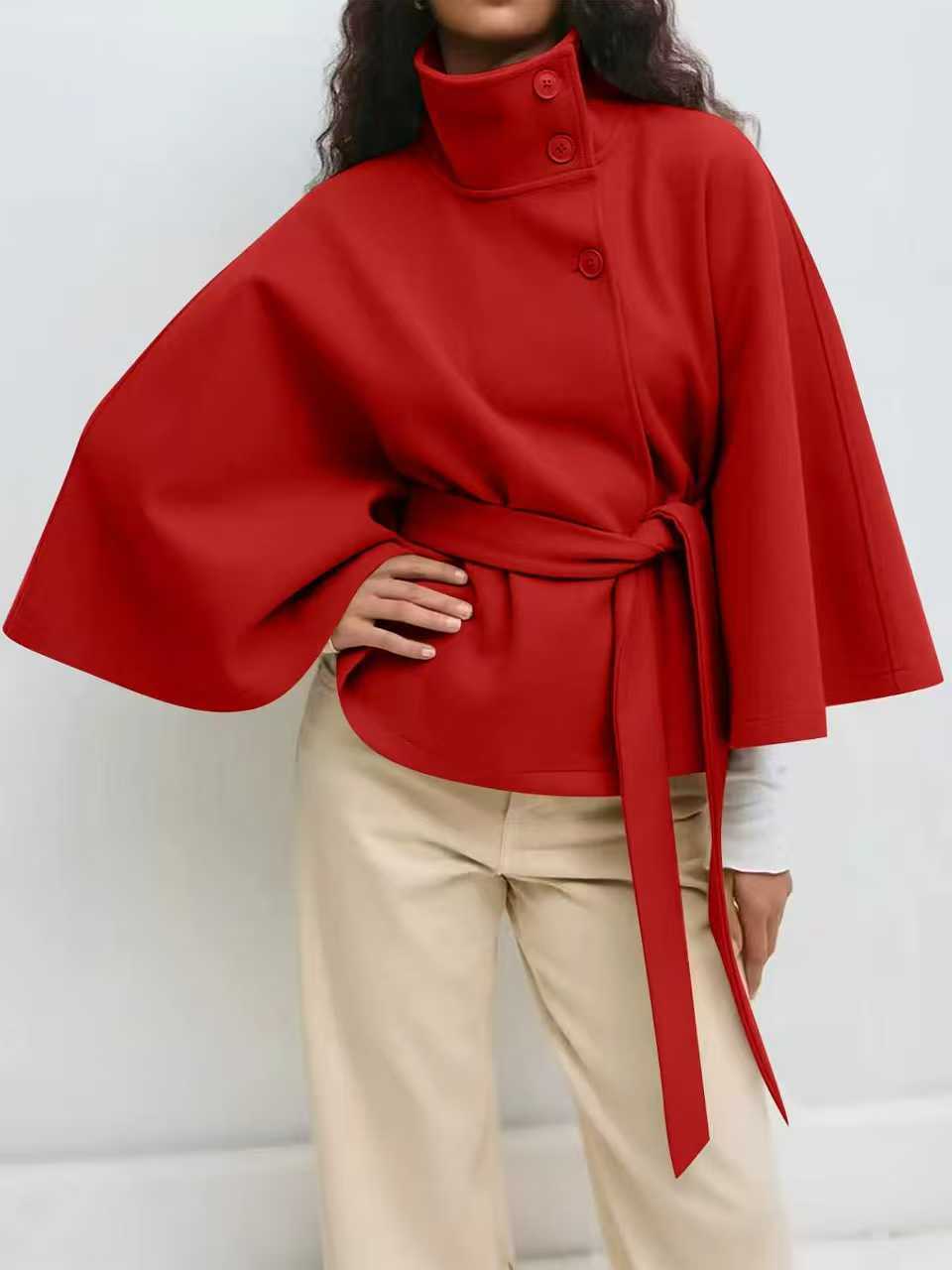 Damen Weit geschnittener Cape-Mantel mit hohem Stehkragen, Knopfleiste und Bindegürtel Shop Nory