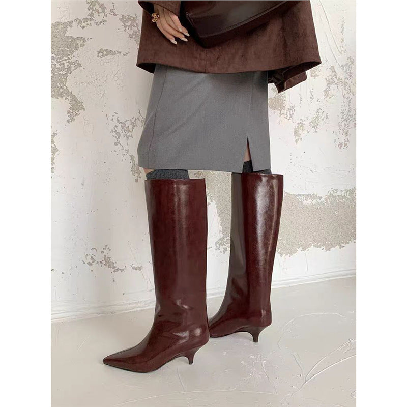 Damen Kniehohe Lackstiefel mit spitzer Zehenform und schlankem Kitten-Absatz Shop Nory
