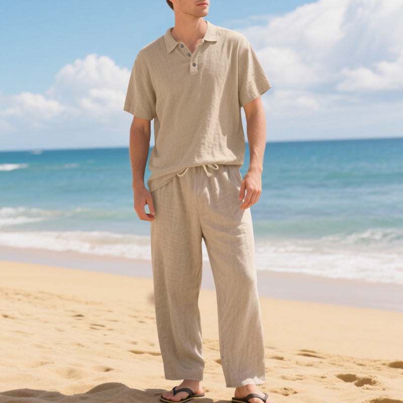 Herren nan luftiges Leinen-Ensemble mit Polokragen und regulierbarer Bundhose