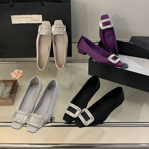 Damen Satin-Ballerinas mit quadratischer Zehenpartie und strassbesetzter Schmuckschließe Shop Nory