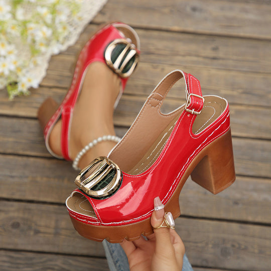 Damen Plateau-Slingback-Sandaletten mit glossy Lackfinish, goldener Zierplatte und profiliertem Lug-Sohlensystem Shop Nory