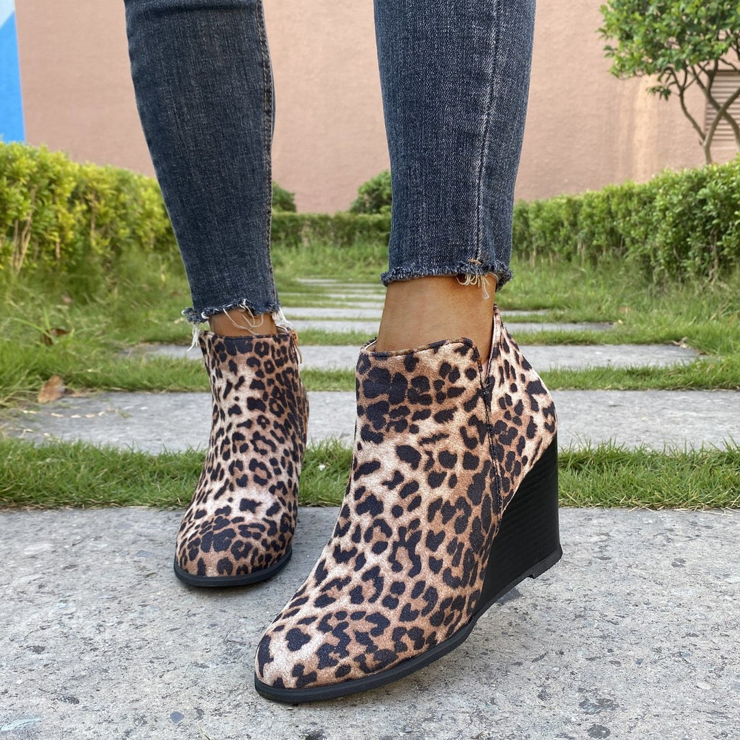 Damen knöchelhohe Keilabsatz‑Stiefelette mit seitlichem Reißverschluss Shop Nory