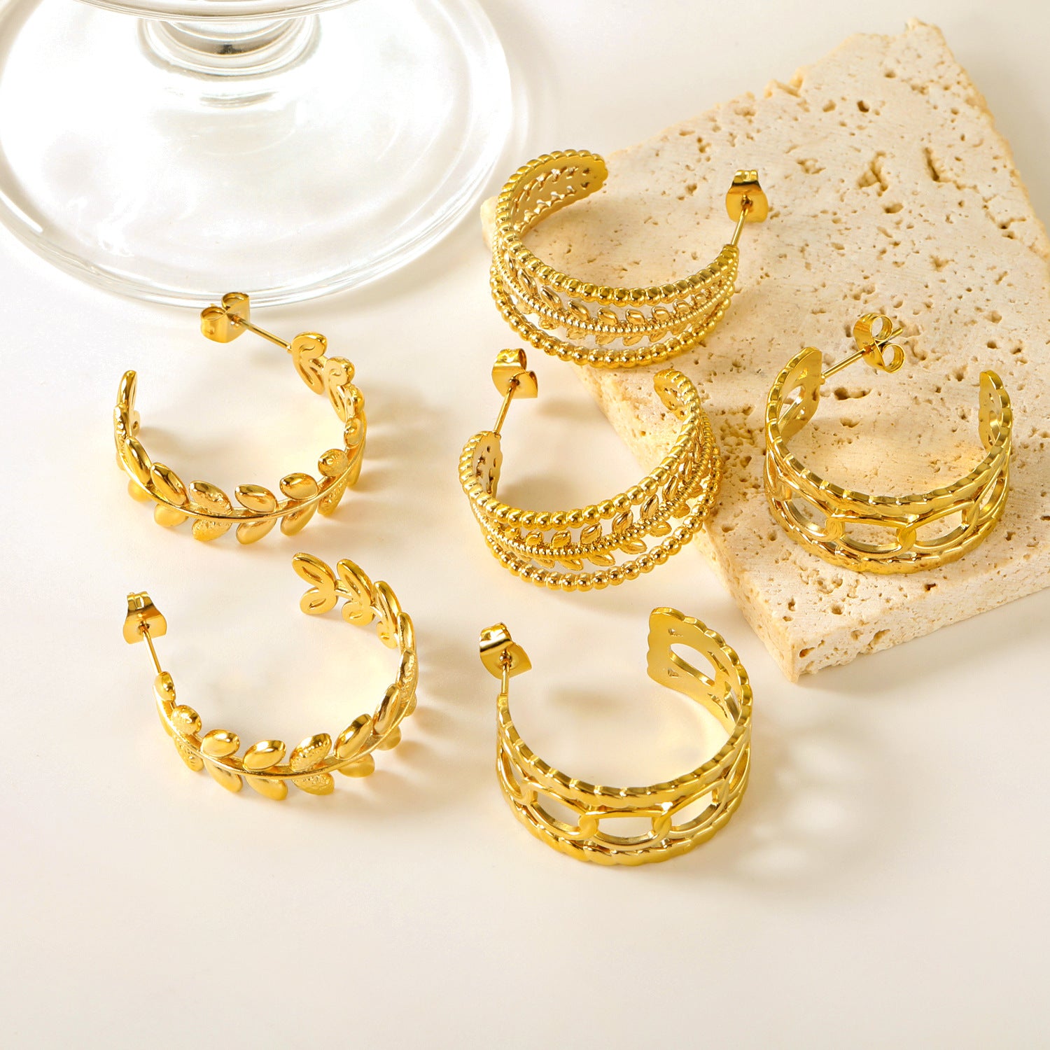 Damen Hängende Creolen mit kunstvollem Design und goldplattierter Oberfläche Shop Nory
