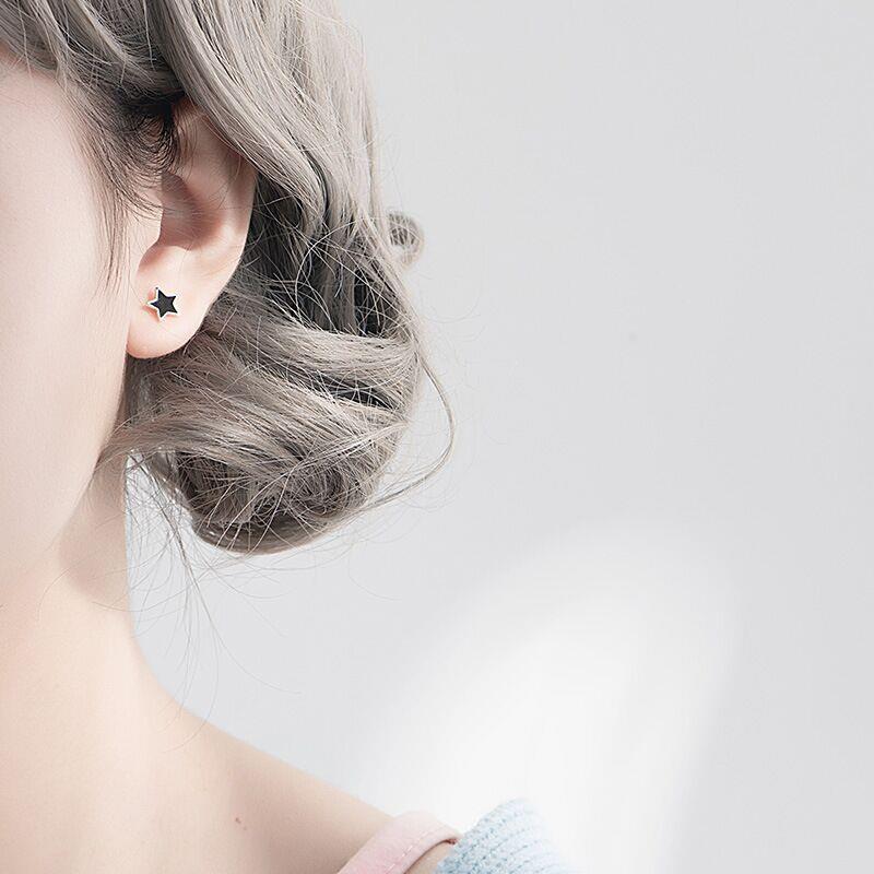 Damen Ohrstecker in Sternform mit schwarzer Emaille Shop Nory
