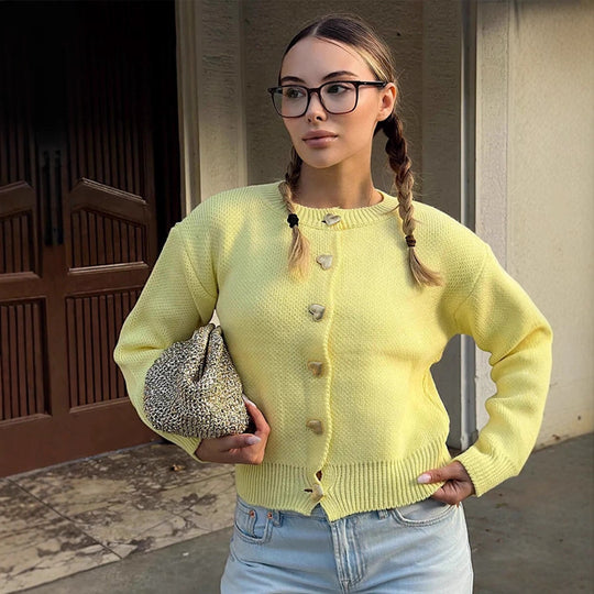 Damen Kurze Strickjacke mit Herzknöpfen, strukturierter Feinstrick-Optik & geripptem Saum Shop Nory