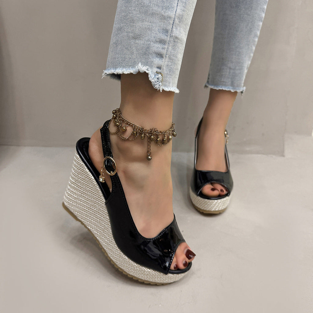 Damen Wedge-Pantoletten mit dekorativem Riemendesign und komfortabler Sohle