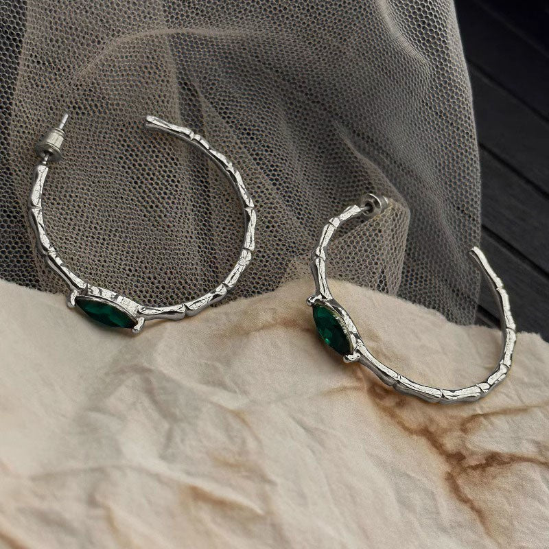 Damen Creolen mit elegantem Bambus-Design und funkelndem Edelstein Shop Nory