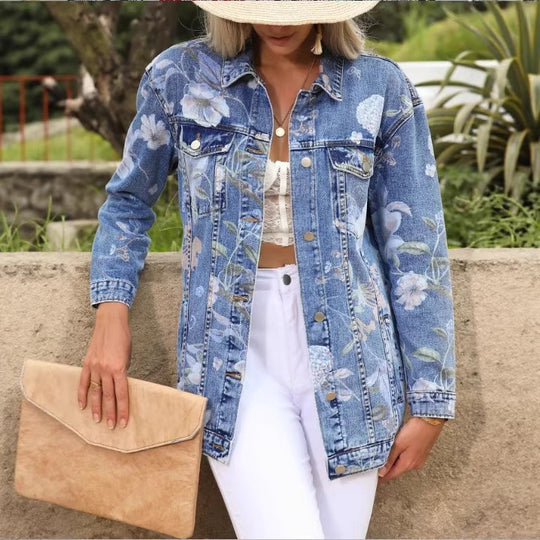 Damen Längere Jeansjacke mit floraler Allover-Print, Brust-Pattentaschen und lässiger Oversize-Passform Shop Nory