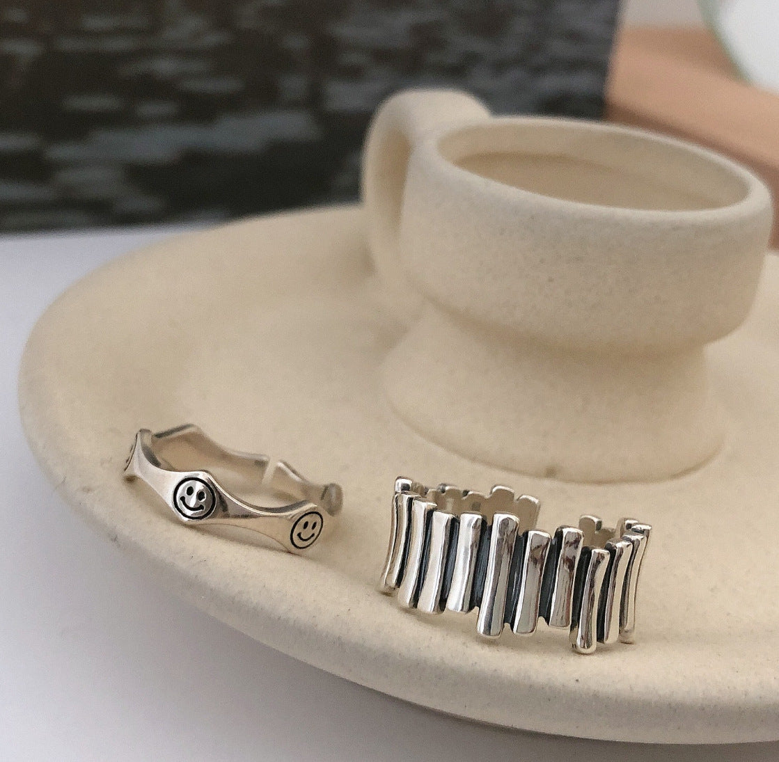 Damenring mit künstlerischem Smiley-Motiv Shop Nory