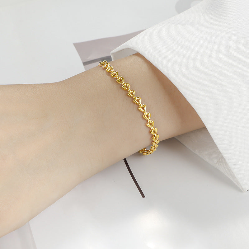 Damen Armband mit elegantem Herzdesign und feiner Kettengestaltung Shop Nory