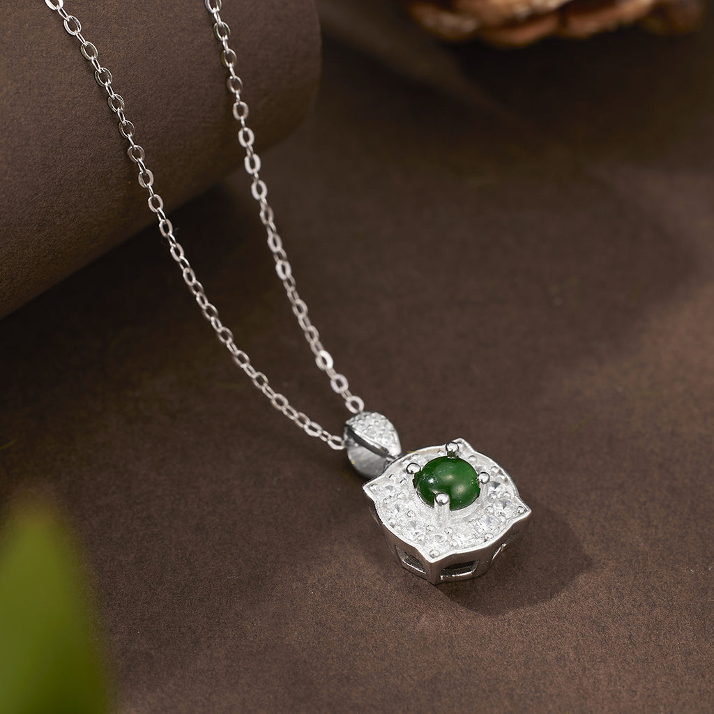 Damen Halskette mit grünem Jade-Anhänger und funkelnden Zirkonia Shop Nory