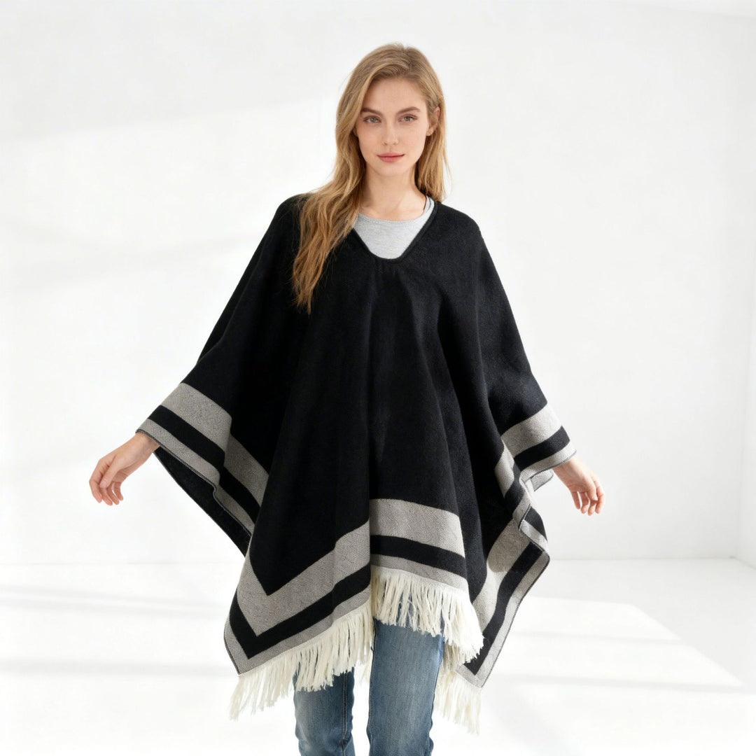 Damen V‑Ausschnitt Stricküberwurf im Oversize mit kontrastierenden Blockstreifen und Fransen Shop Nory
