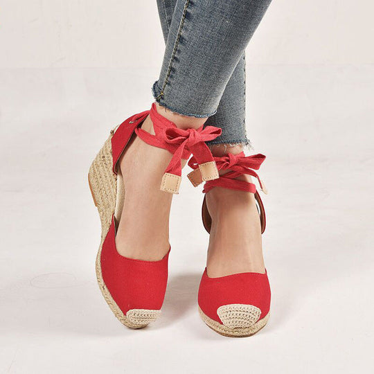 Damen nan Textil-Espadrille mit Bastkeil, Schleifenband-Knöchelriemen und gehäkelter Zehenkappe Shopnory