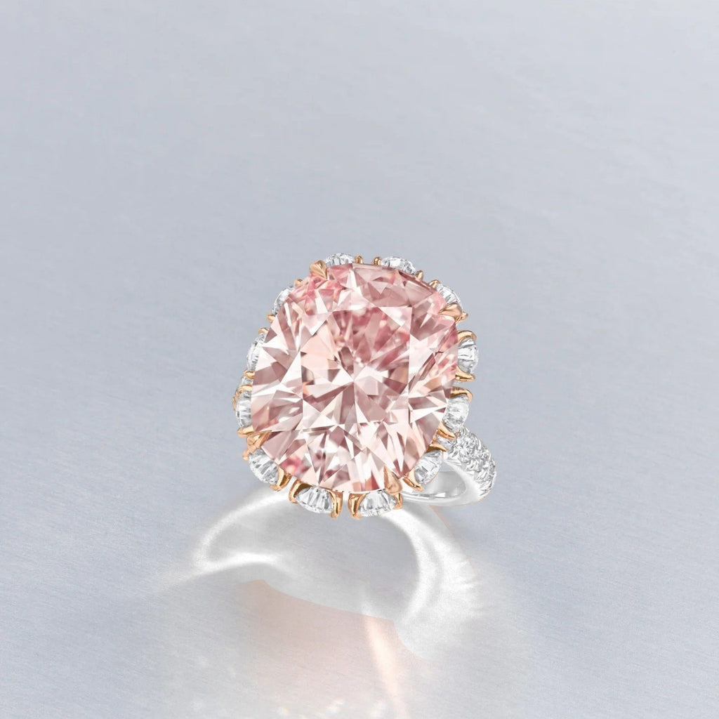 Damen Luxus-Ring mit extravagantem ovalen Edelstein und kunstvollen Zirkonia-Verzierungen Shop Nory