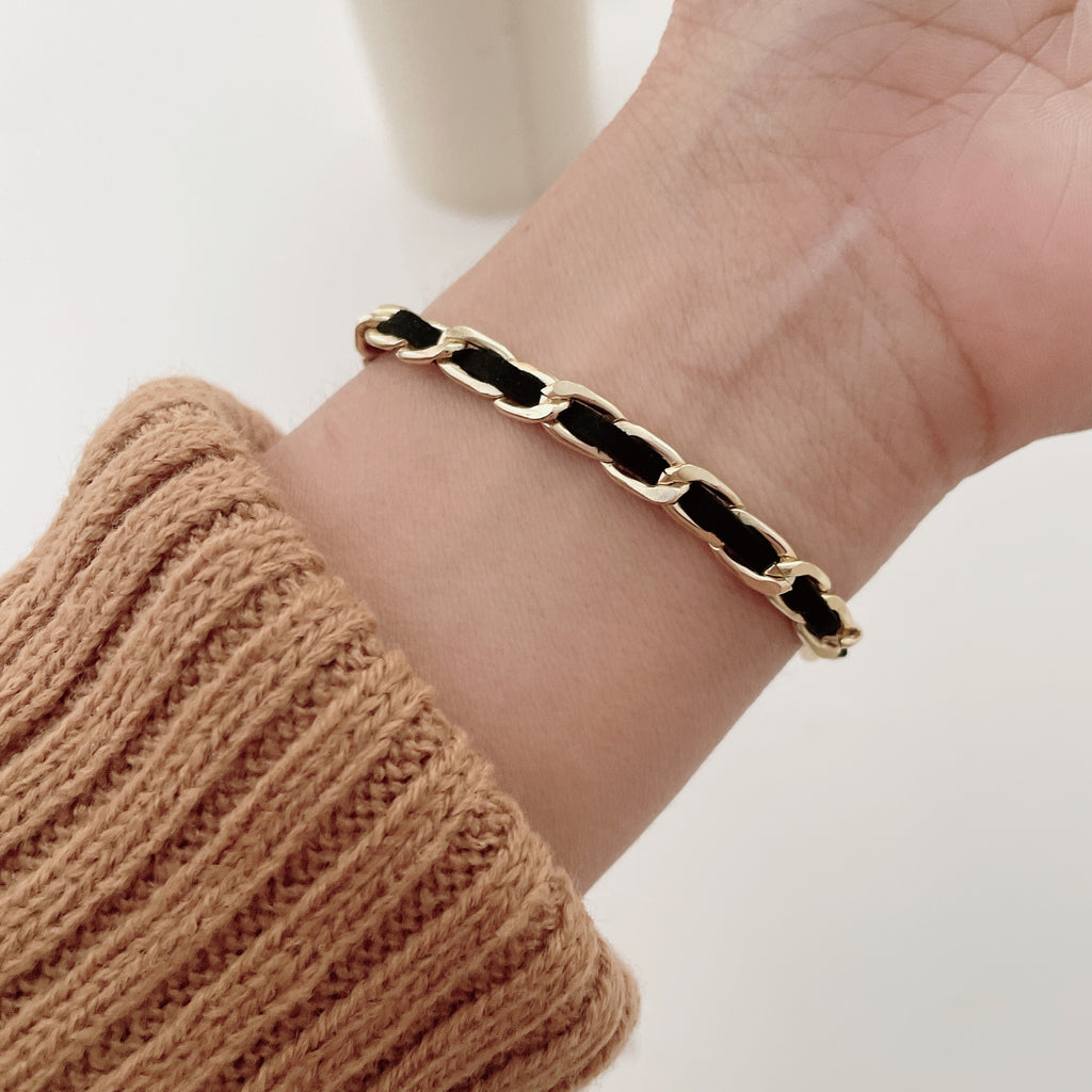 Damen modisches Armband mit goldenen Akzenten und kreativem Kettendesign Shop Nory