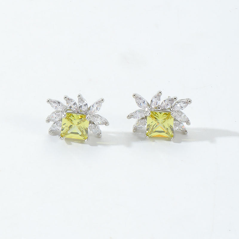 Damenohrringe mit floralem Design und funkelnden Kristallen Shop Nory