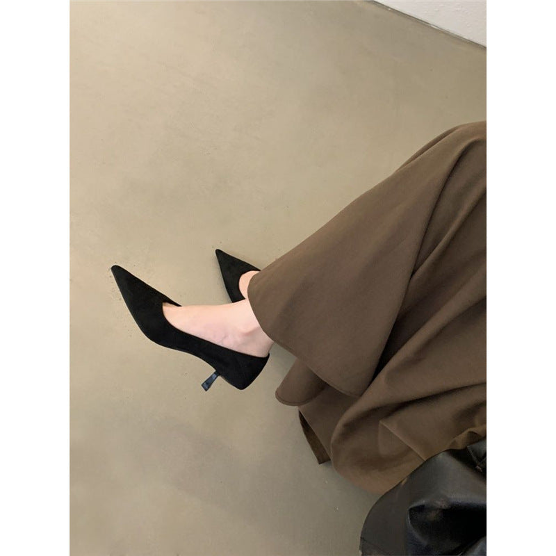 Damen Spitz zulaufende Wildleder‑Pumps mit niedrigem Kittenabsatz und ergonomischem Komfortfußbett Shop Nory