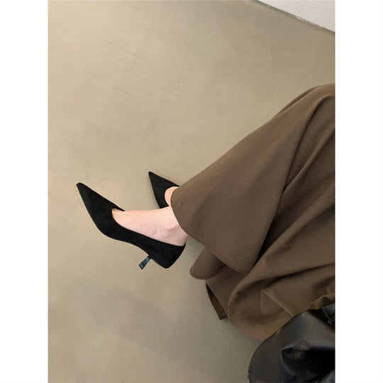 Damen Spitz zulaufende Wildleder‑Pumps mit niedrigem Kittenabsatz und ergonomischem Komfortfußbett Shop Nory