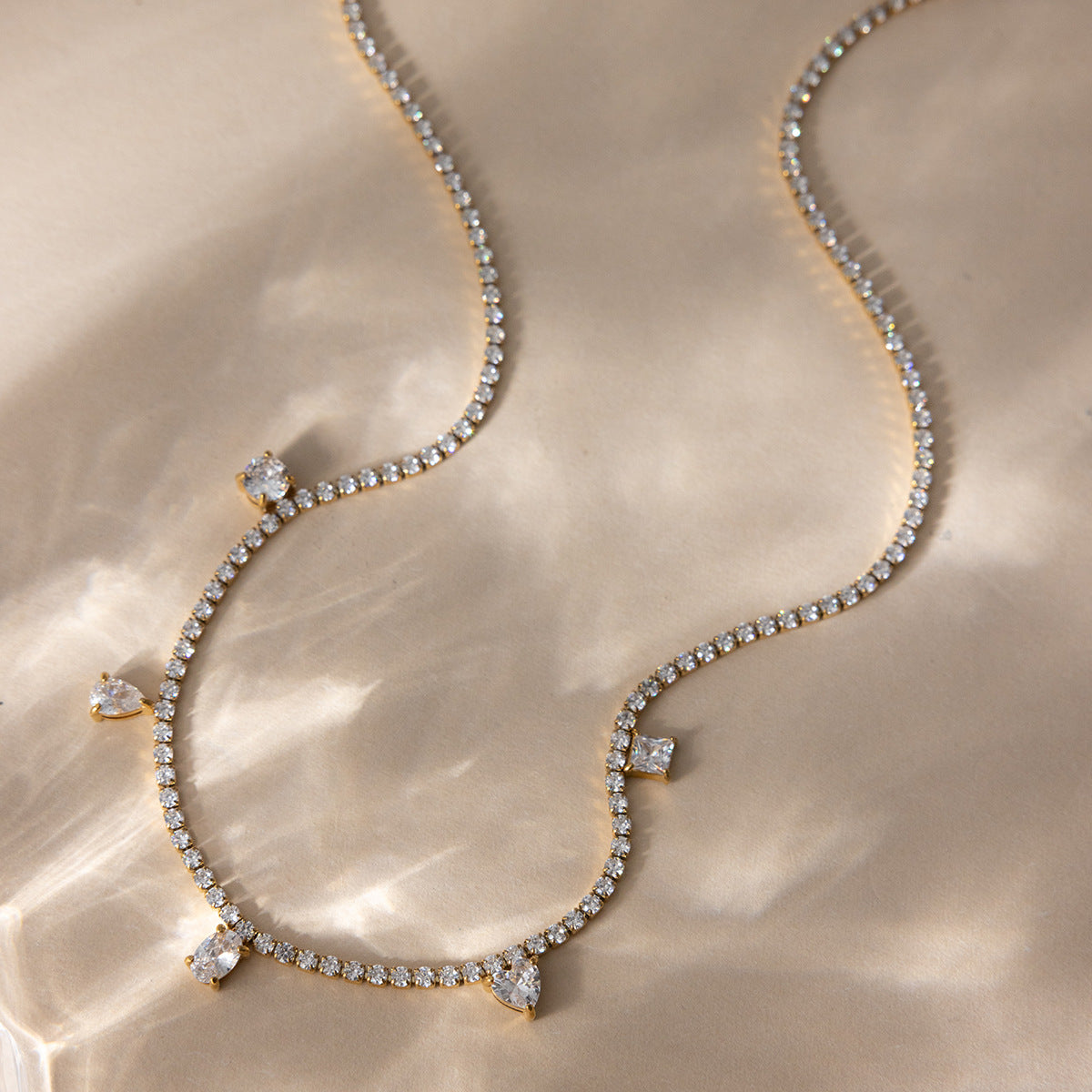 Damen elegante Halskette mit funkelnden Zirkonia und verstellbarer Verlängerung Shop Nory