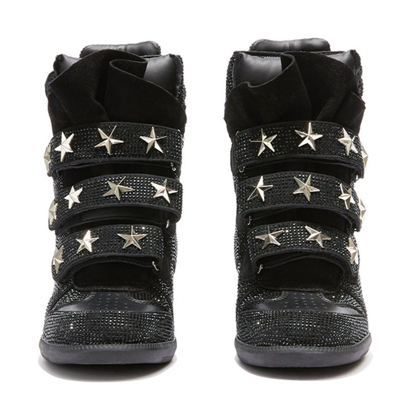 Damen Keil-Sneaker mit verstecktem Absatz, Strassbesatz und Sternnieten Shop Nory