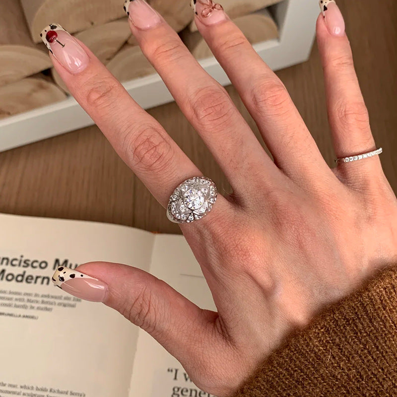 Damenring mit elegantem floralem Design und funkelndem Zirkonia Shop Nory