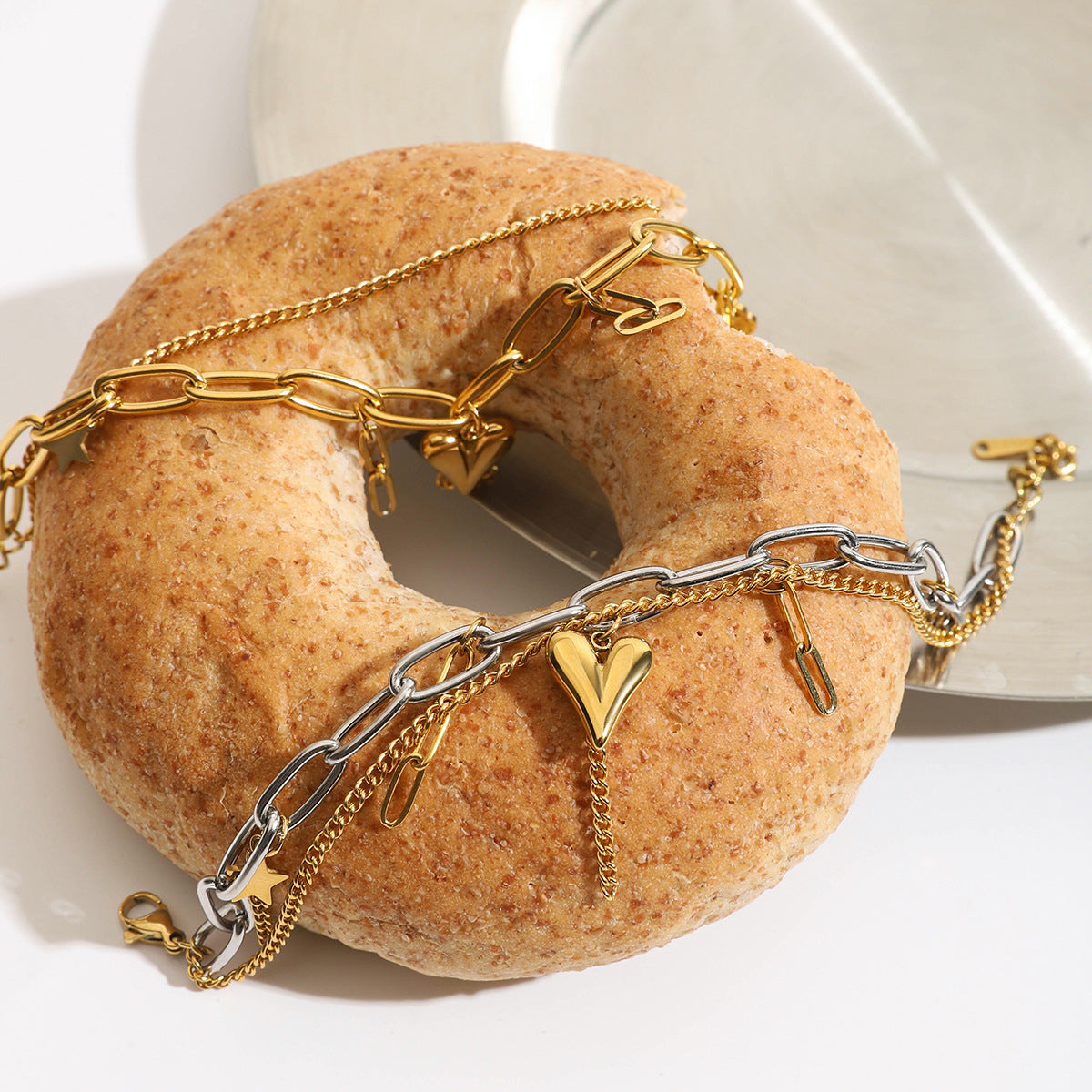 Damen Charm-Armband mit einzigartigen Symbolen und hygienischem Edelstahl Shop Nory
