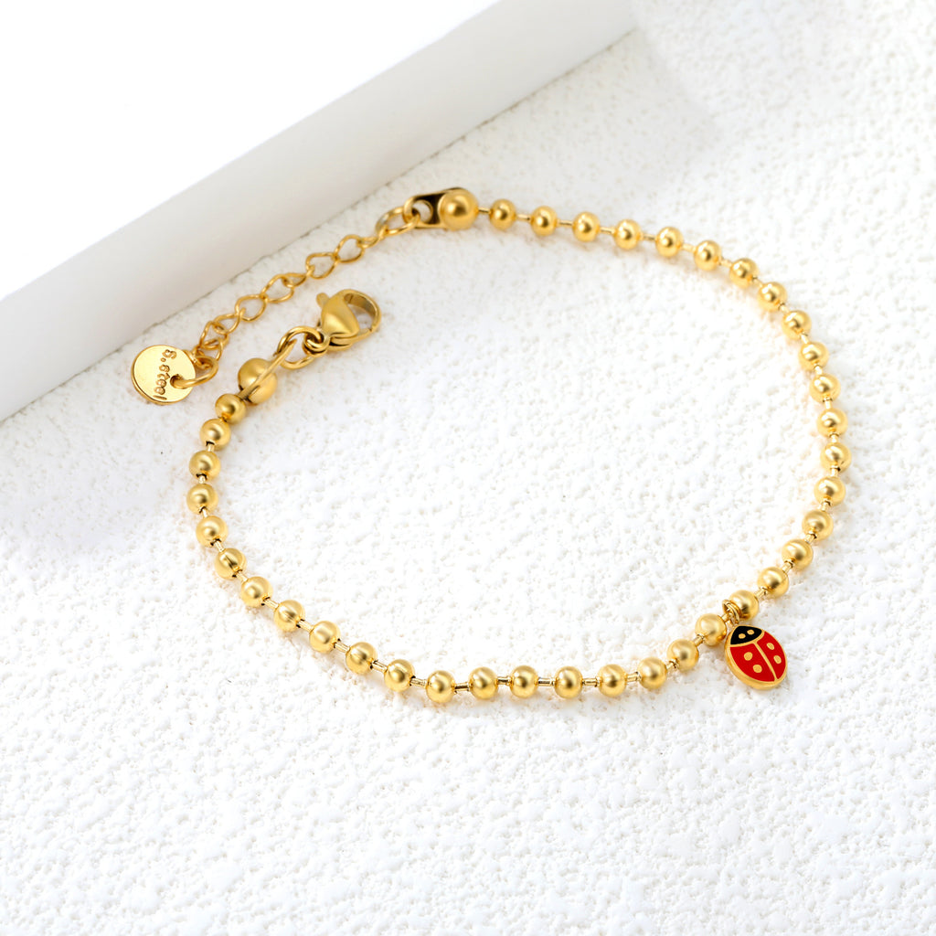 Damen Armband mit bezauberndem Marienkäfer-Anhänger und stilvollem Design Shop Nory
