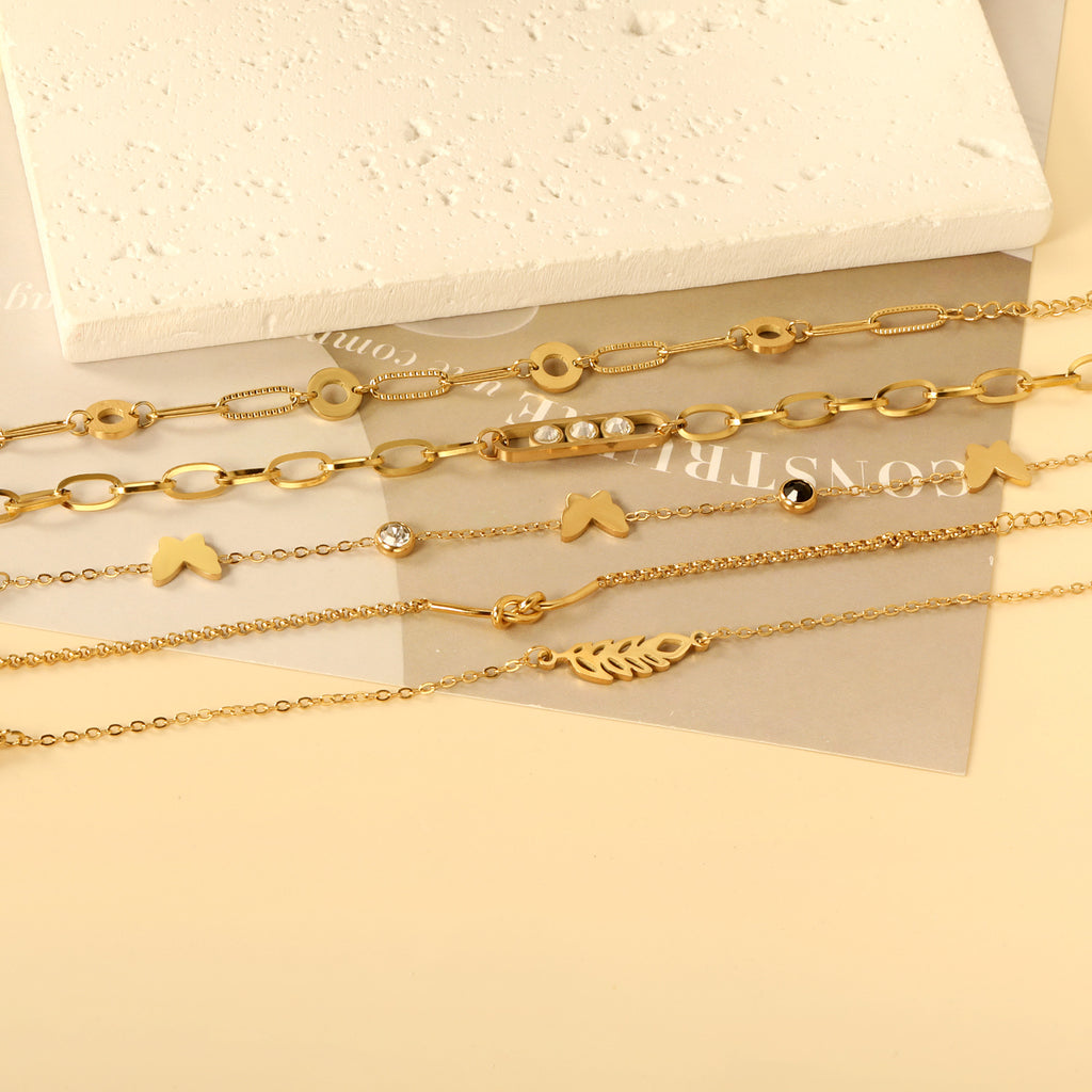 Damen edles Armband mit filigranen Schmetterlingsanhängern und Kristallakzenten Shop Nory