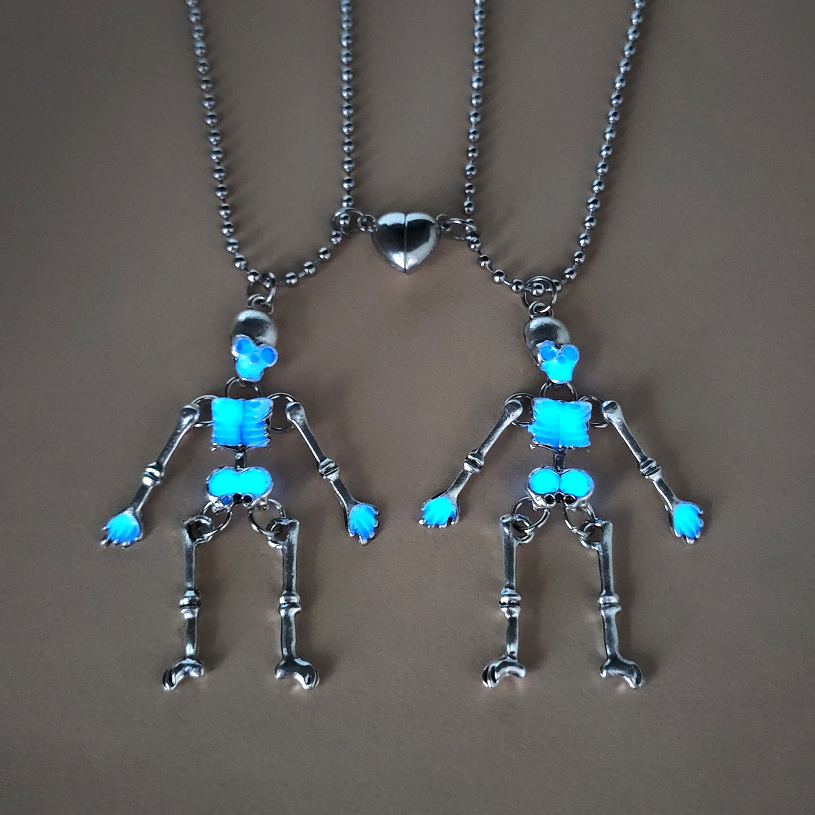 Damenkette mit leuchtendem Skelettdesign Shop Nory