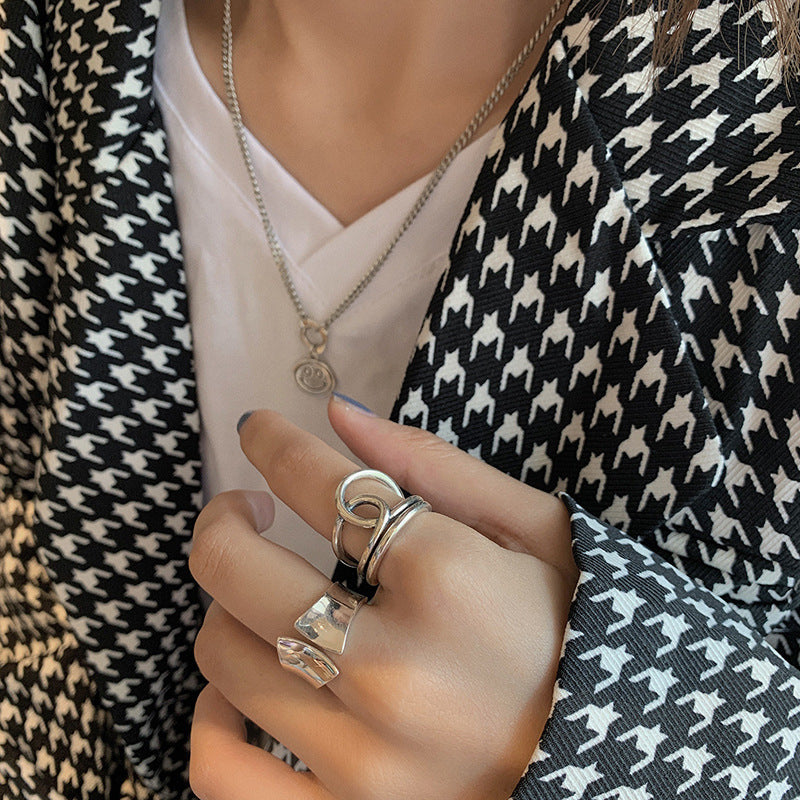 Damenring mit geometrischem Design und hochwertiger Oberfläche Shop Nory