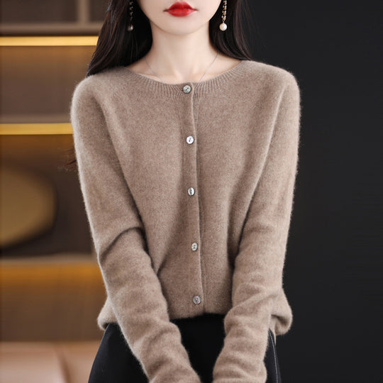 Damen Kurzgeschnittener Cardigan in Mohair‑Optik mit Rundhalsausschnitt und Perlmuttknöpfen Shop Nory