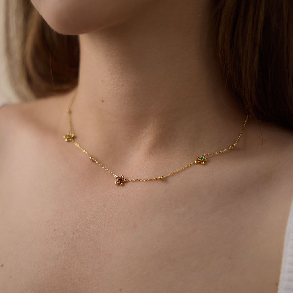 Damen Halskette mit floralen Anhängern und hypoallergener Edelstahlverarbeitung Shop Nory