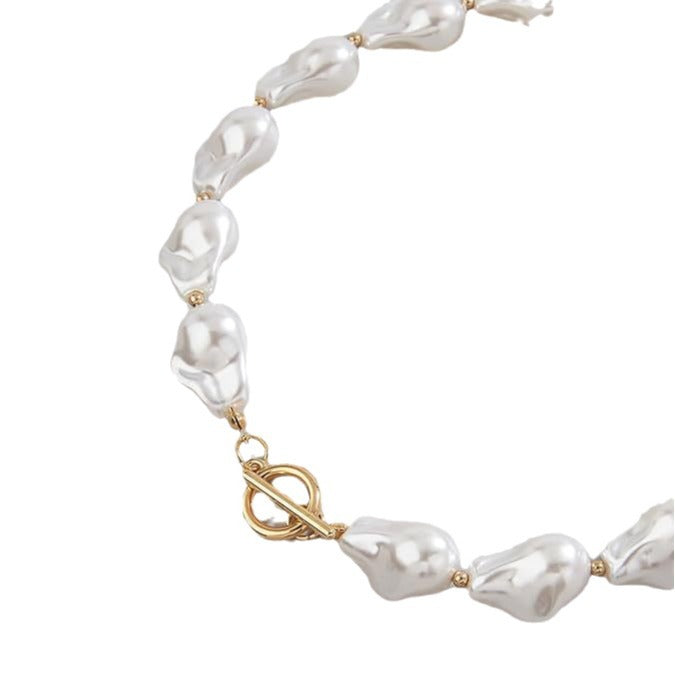 Damen Perlenhalskette mit geschwungenen Perlendesigns und goldenen Akzenten Shop Nory