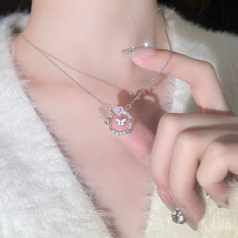 Damen Halskette mit filigranem Herz- und Schmetterlingsdesign Shop Nory
