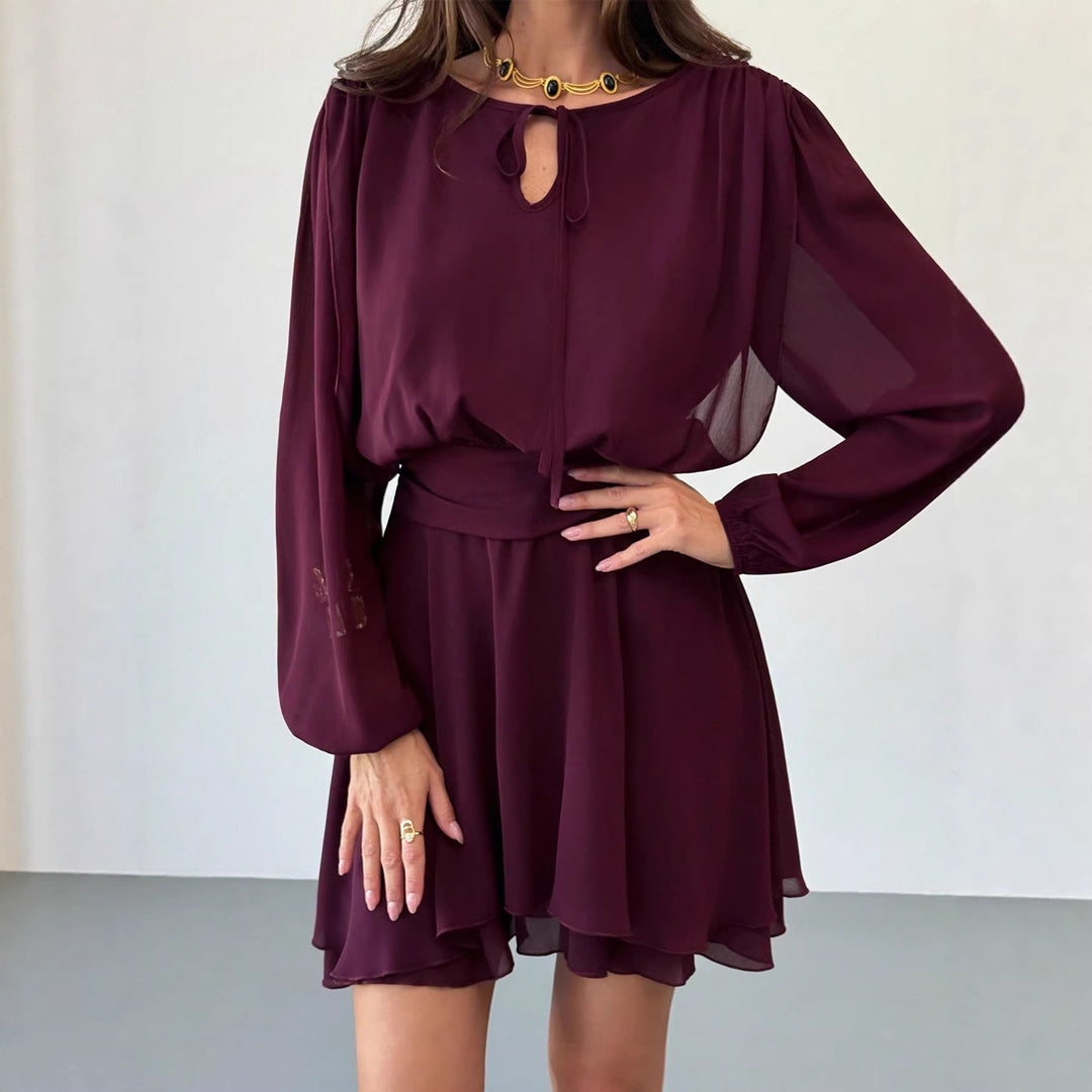 Damen Elegant fließendes Chiffon‑Kleid mit geraffter Taillenpasse, langen Ballonärmeln und Bindekragen Shop Nory