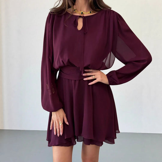 Damen Elegant fließendes Chiffon‑Kleid mit geraffter Taillenpasse, langen Ballonärmeln und Bindekragen Shop Nory