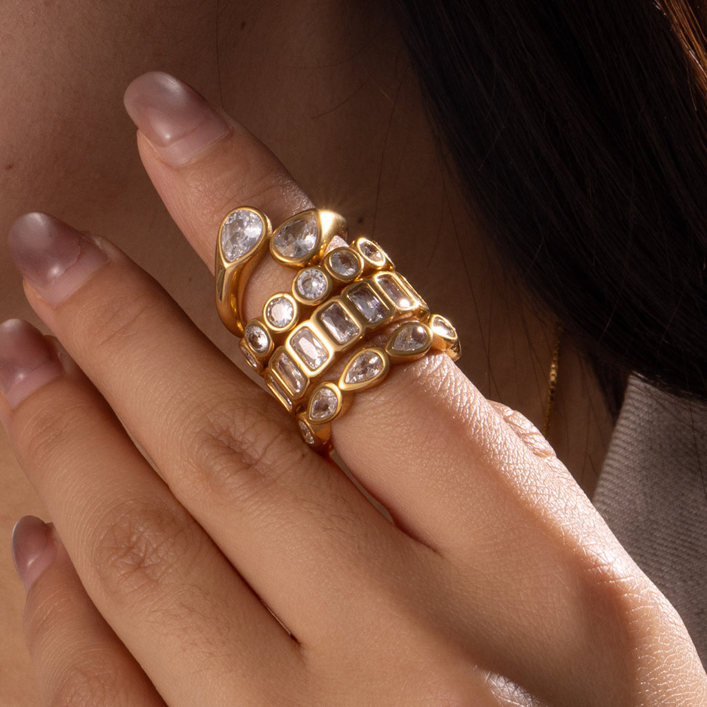 Damen eleganter und funkelnder Ring mit tropfenförmigen Zirkoniasteinen Shop Nory