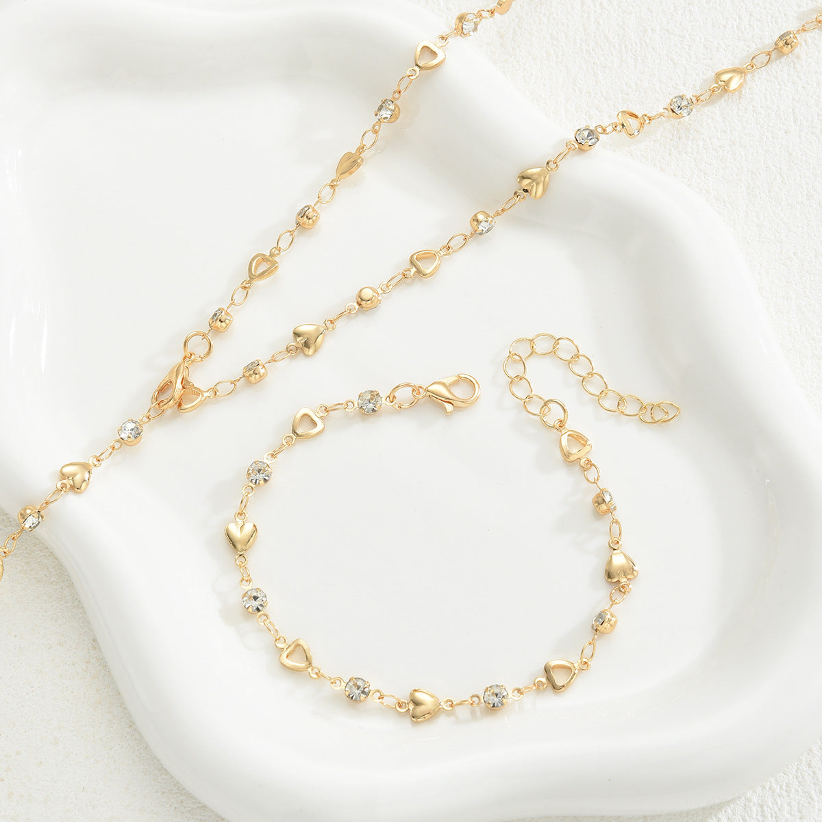 Damen Schmuckset mit funkelnden Kristallen und eleganten Ketten Shop Nory