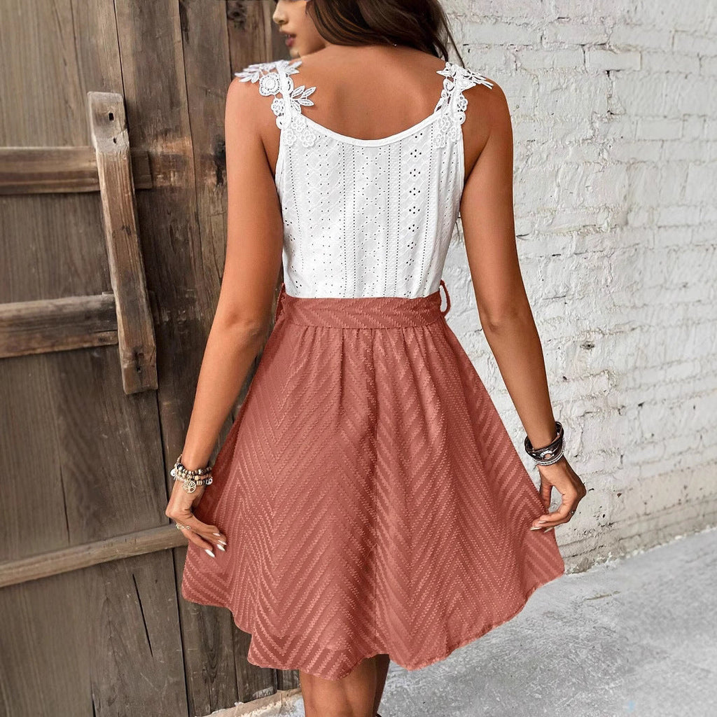 Damen Kleid mit breiten Trägern und eleganter Lochstickerei Shopnory