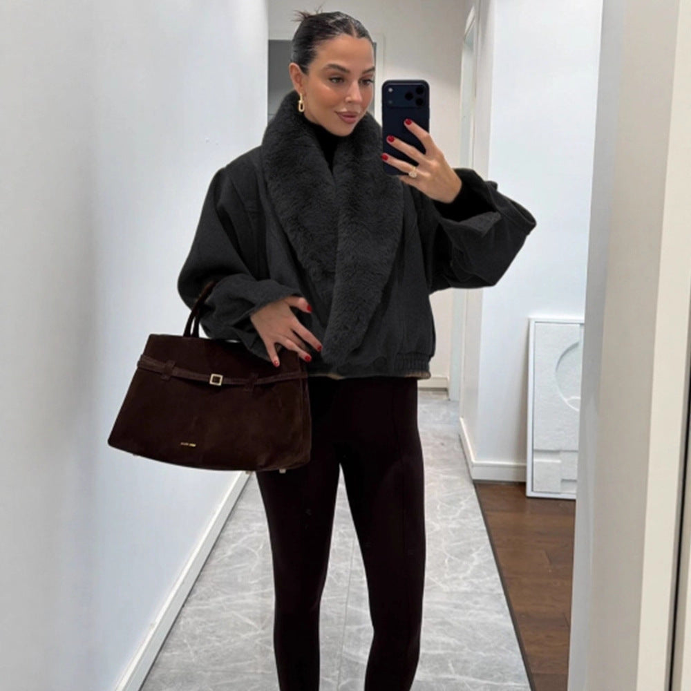 Damen Kurzjacke mit voluminösem Kunstfell-Schalkragen und elastischem Saum Shop Nory