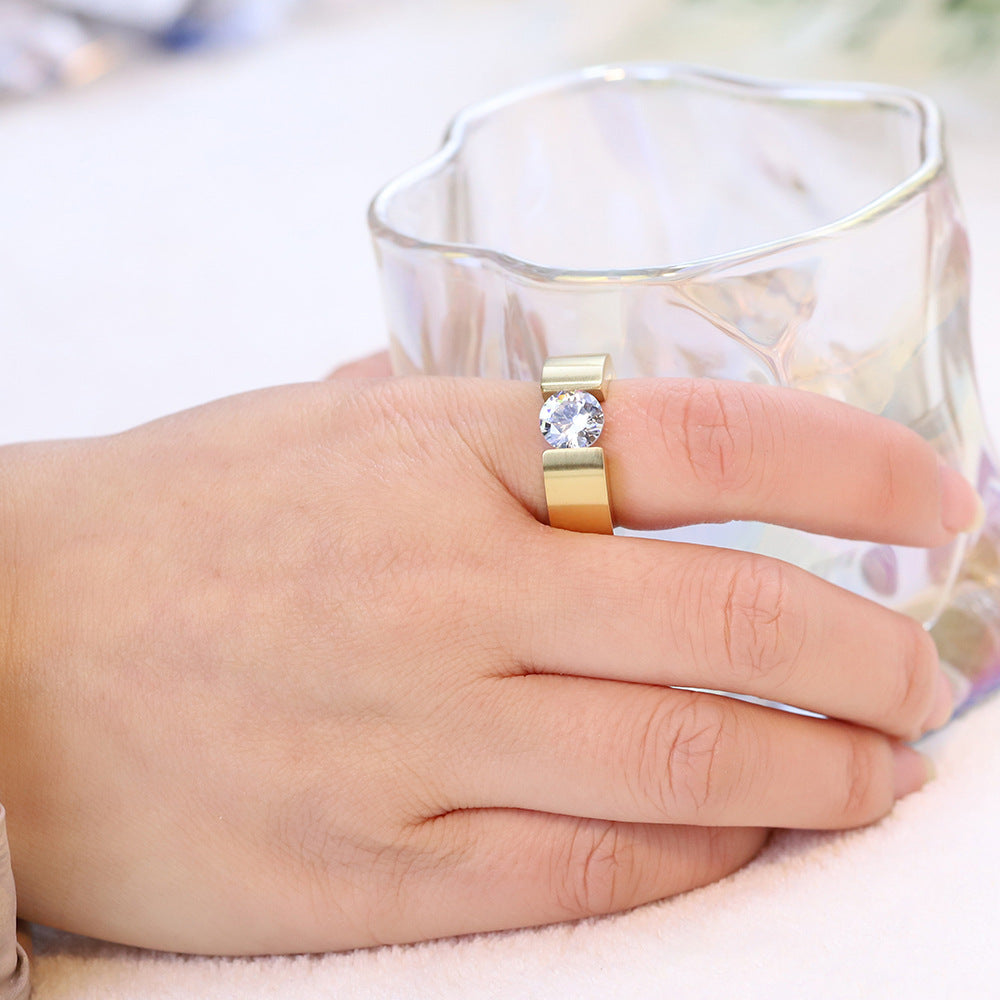 Damen Ring mit elegantem, minimalistischen Design und strahlendem Kristalleinsatz Shop Nory